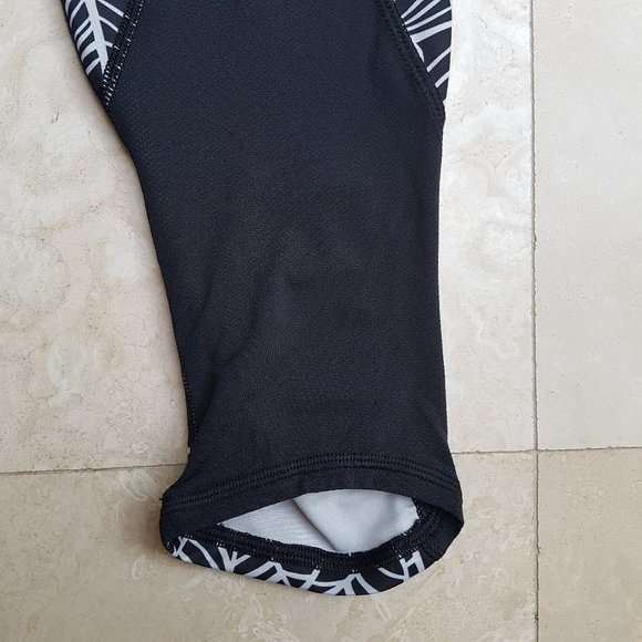 Lululemon Black & White Crop Leggings - Picture 12 of 14